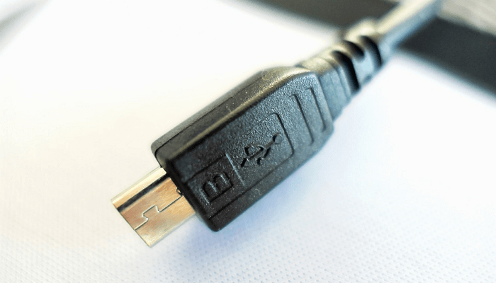 10 причин чому телефон довго заряджається